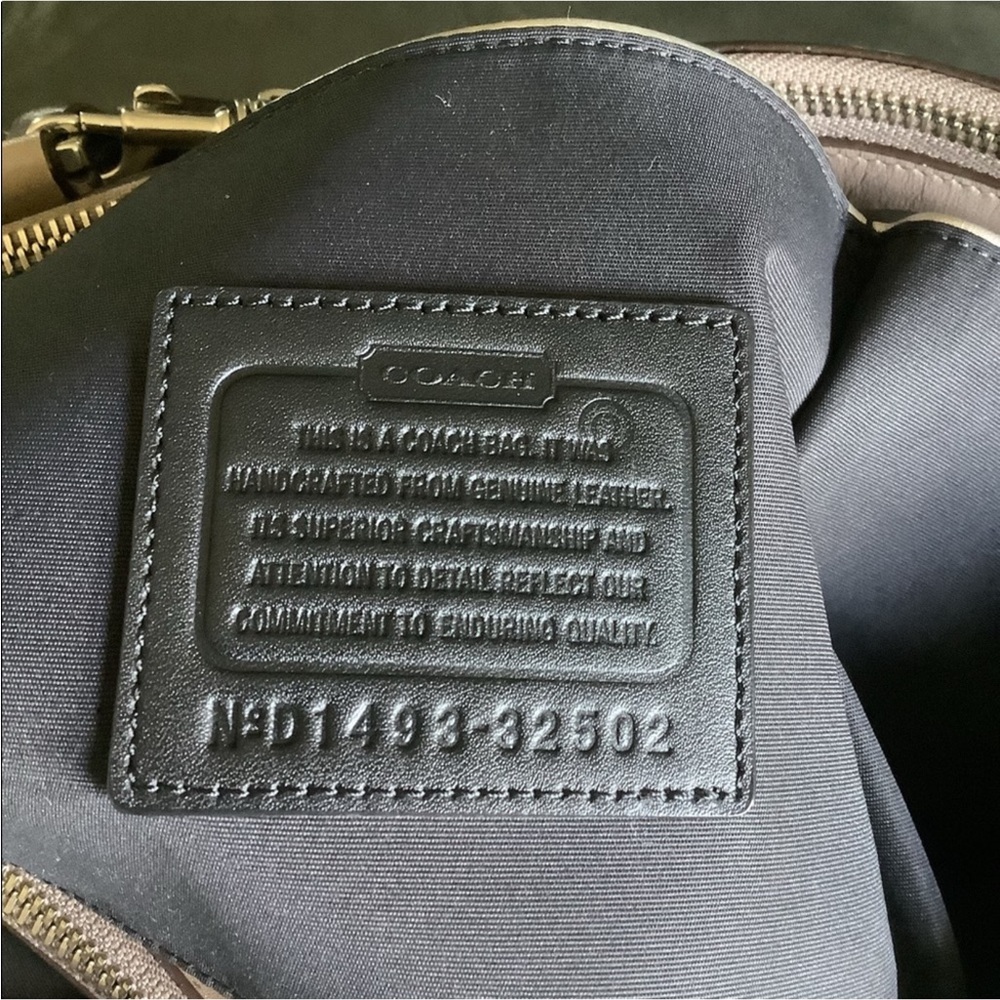 Coach Borough/Wallet Set - Picture 10 of 14